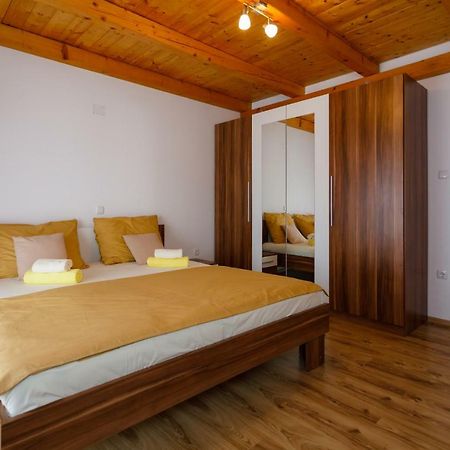 Apartment Aleksandra Малинска Экстерьер фото
